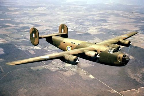 Copy of consolidated-b-24-liberator-bomber-raf-01.jpg