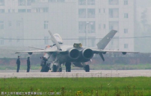 J-20 2. flight 17.4.11 - 12 side bay open.jpg