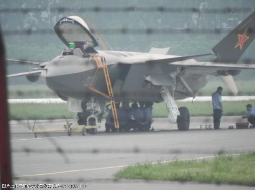 J-20 5.5.11 - 06 open weapon bay.jpg