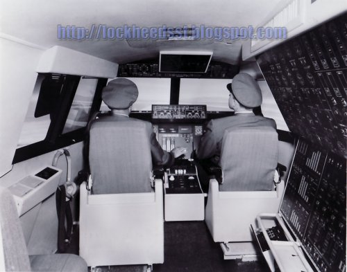 L2000-mock-up-flightdeck-bl.jpg