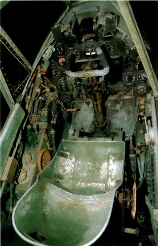 pilot seat 1.jpg