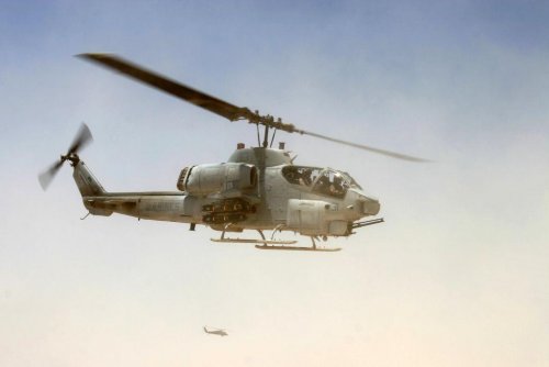 AH-1W-01.jpg