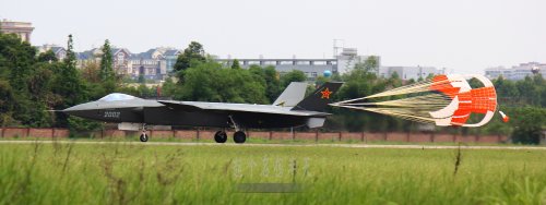 J-20 2002 - 14.5.12 - high speed taxi - 2.jpg