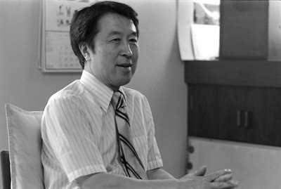 Dr.Yoichiro Nambu.jpg