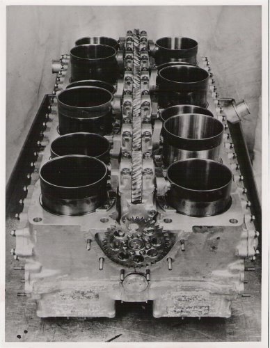 RR Eagle 22- cast block and 12 sleeve valves.jpg