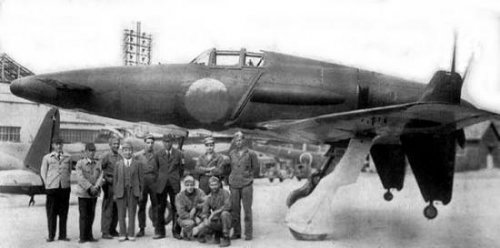 j7w-shinden-with-crew-posing.jpg