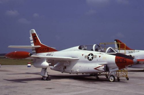 Rockwell (NAA) T-2C_01.jpg