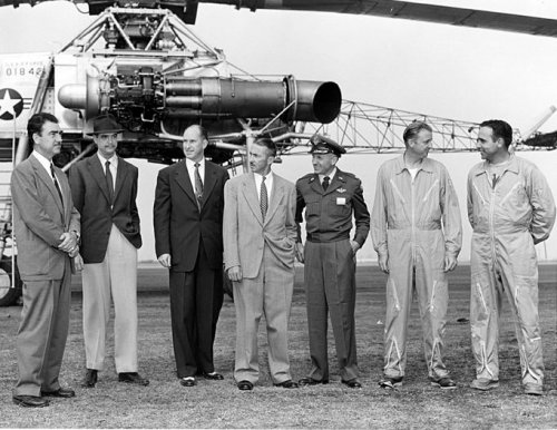 Howard Hughes, XH-17 and Crew.jpg