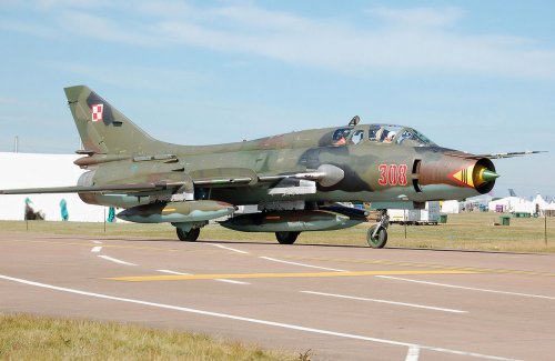 1280px-Sukhoi_Su-22UM-3K_Fitter_at_RIAT_2010_arp[1].jpg