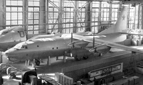 Antonov An-12 'Cub' mockup.jpg