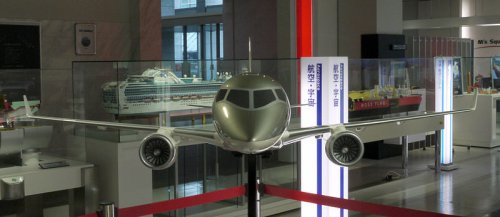 Mitsubishi_MRJ_Model_1.jpg