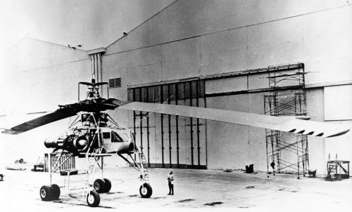 Hughes XH-17 at Hughes Airport.jpg