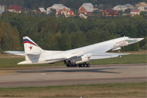 800px-Tu-160_at_MAKS_2007.jpg