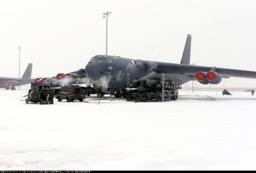 B-52H + AGM-129 - 1.jpg