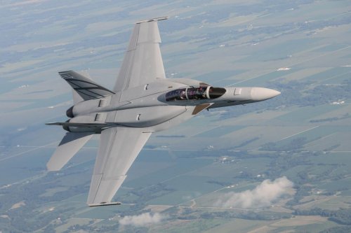 Advanced-Super-Hornet-com-CFT-foto-Boeing-1200px.jpg
