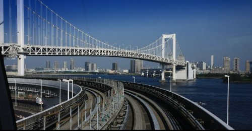 rainbow_bridge_through_Yurikamome_window.jpg