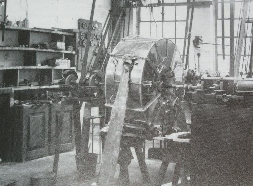 von ohain-first demonstrator gas turbine in garage workshop.jpg