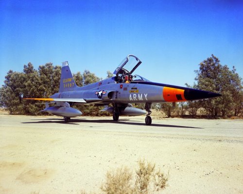 Northrop 176644-091 N-156F Army-2 w.jpg