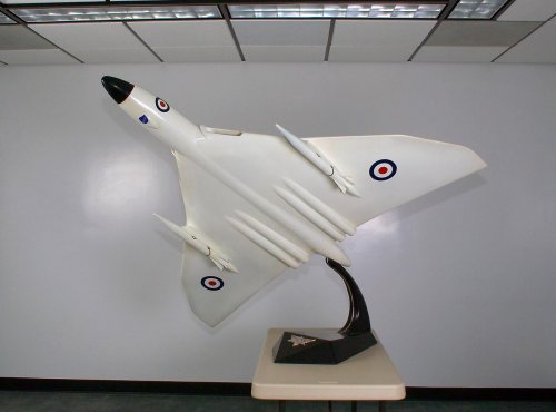 Avro Vulcan w-GAM-87Asml.jpg