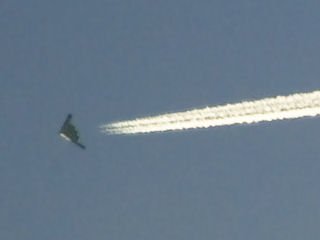 b-2-contrail.jpg