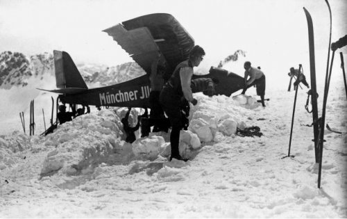 Udet Alpensegler bungee launch Zugpitze 1927.JPG