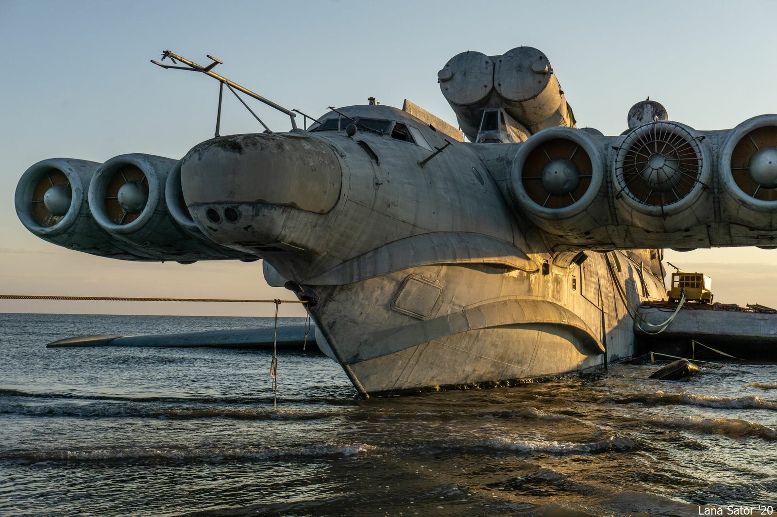 Где находится экраноплан. Каспийский монстр экраноплан Лунь. Экраноплан Лунь проекта 903 Каспийский монстр. Корабль экраноплан Лунь Дагестан. Ракетный корабль-экраноплан проекта 903 «Лунь».