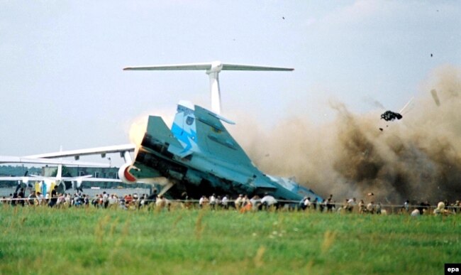 The moment the Ukrainian Air Force Sukhoi Su-27 -- which had been piloted by Volodymyr Toponar and co-piloted by Yuriy Yegorov -- crashed into spectators while performing an aerobatic stunt for an estimated 10,000 onlookers at the Sknyliv airfield near Lviv, Ukraine, on July 27, 2002.