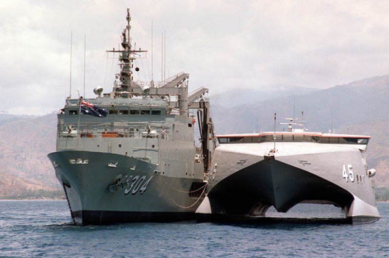 hmas_jervis-bay_refuel.jpg