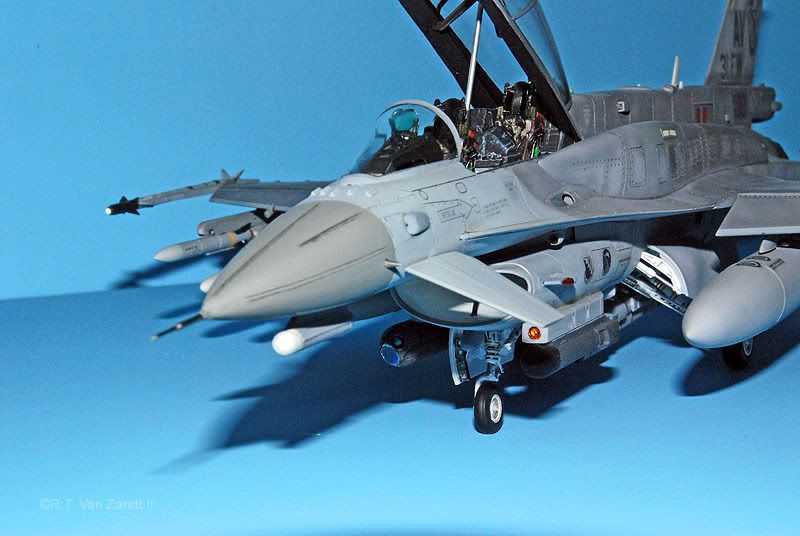 F16GSF05.jpg