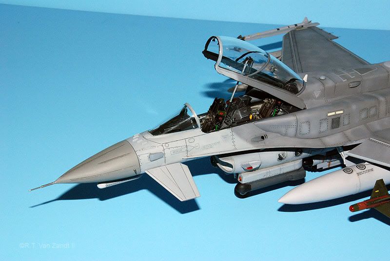 F16GSF02.jpg