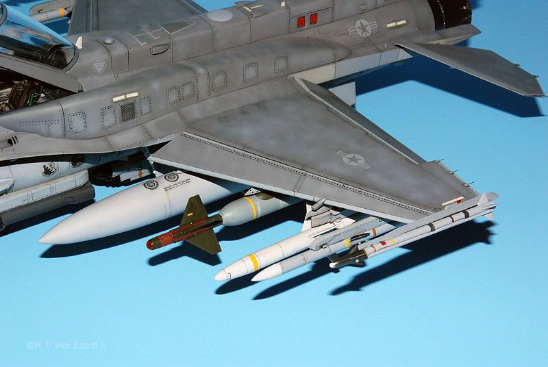 F16GSF03.jpg