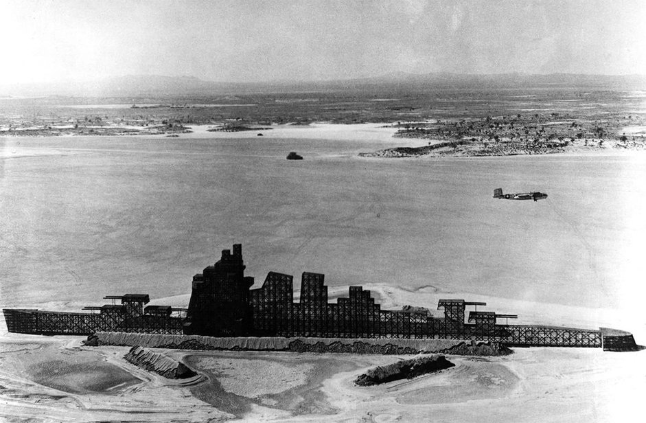 Muroc_Maru_with_B-25.jpg