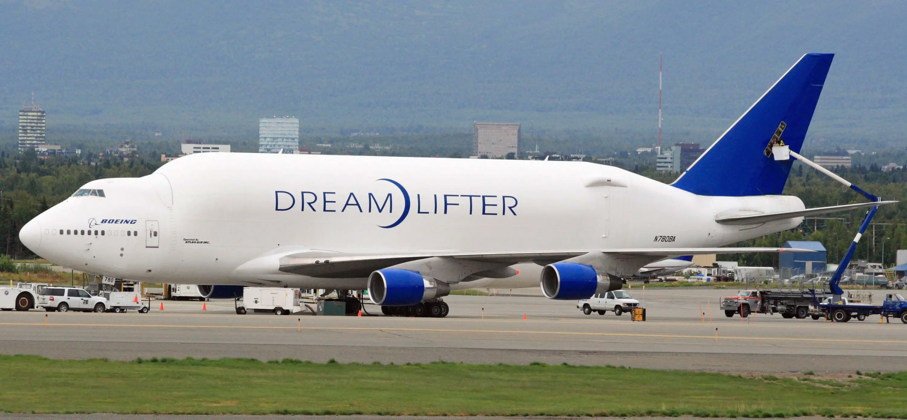 Atlas_Air_747_Dreamlifter_at_ANC-3000x1389.jpg