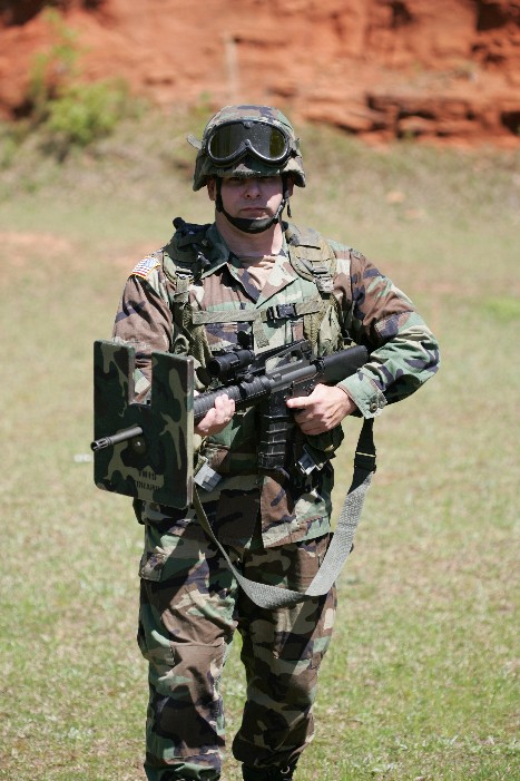 gunshieldonfootpatrol1tn.jpg