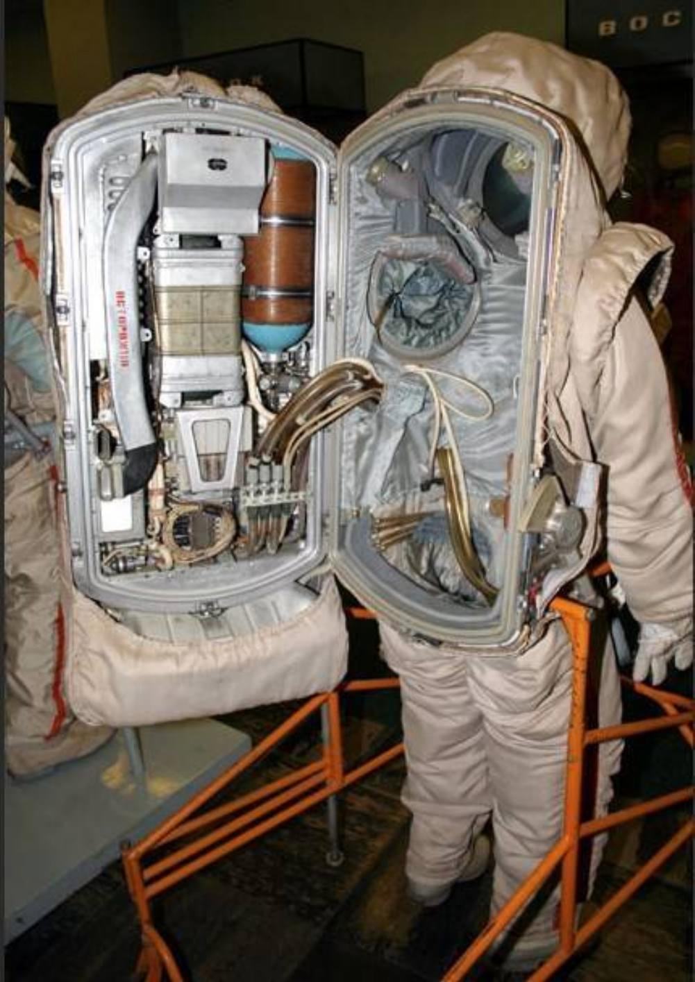 Krechet_94_-_lunar_suit_1967.jpg