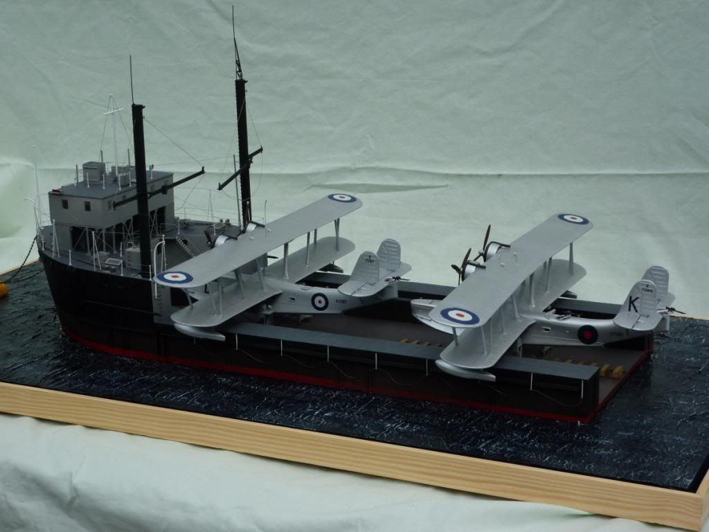SeaplanedockinglighterHMSFlatIron.jpg