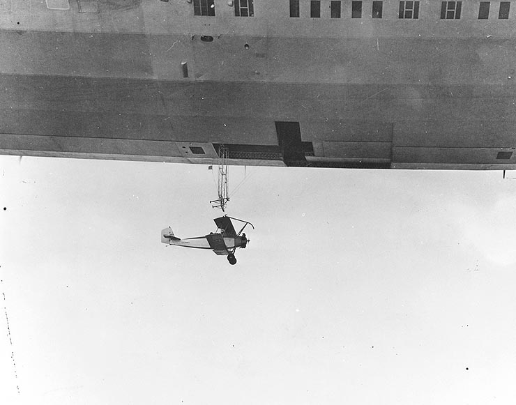 USS_Akron_releases_its_N2Y_1_aircraft.jpg