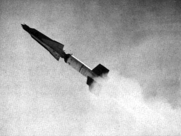 Launch_of_a_RIM-50_Typhon_missile_c1962.jpg