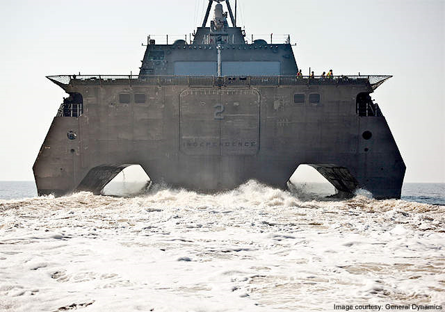 Stern-view-of-USS-Independence-LCS-2-showing-the-trimaran-hull-of-the-General-Dynamics-littoral-combat-ship-design.jpg
