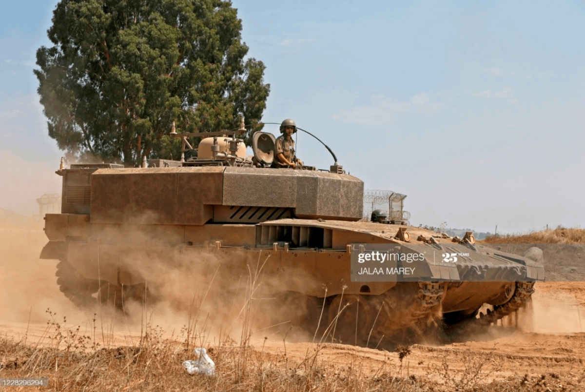the-ofek-command-and-control-apc-based-on-a-merkava-mk-2-mk-v0-hrlpy21100ia1.png