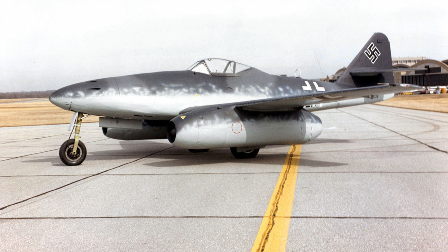 Messerschmitt_Me_262A_at_the_National_Museum_of_the_USAF.jpg