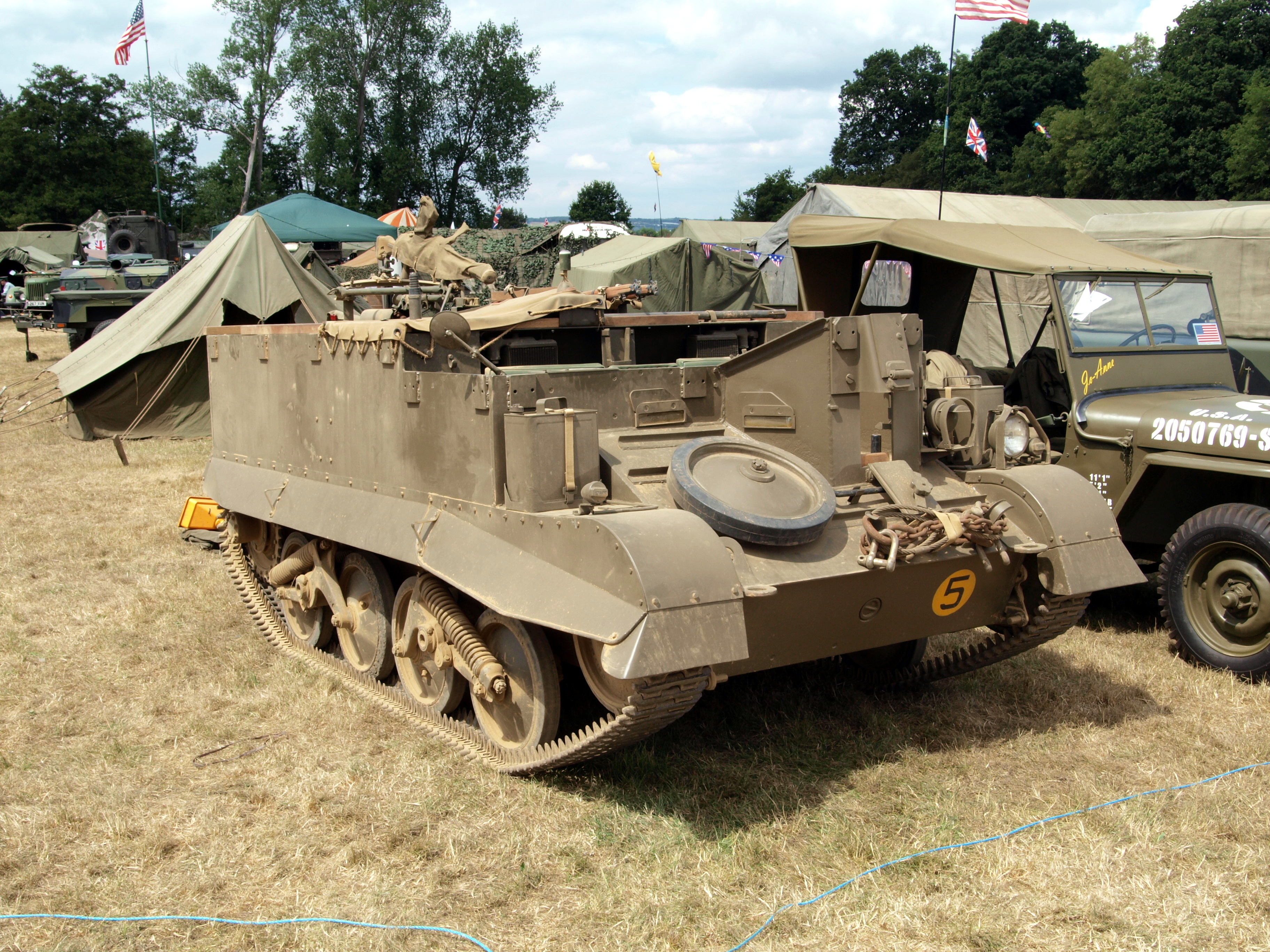 Universal_carrier_at_W%26P_show_pic4.JPG