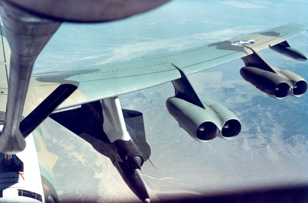 B-52_with_D-21.jpg