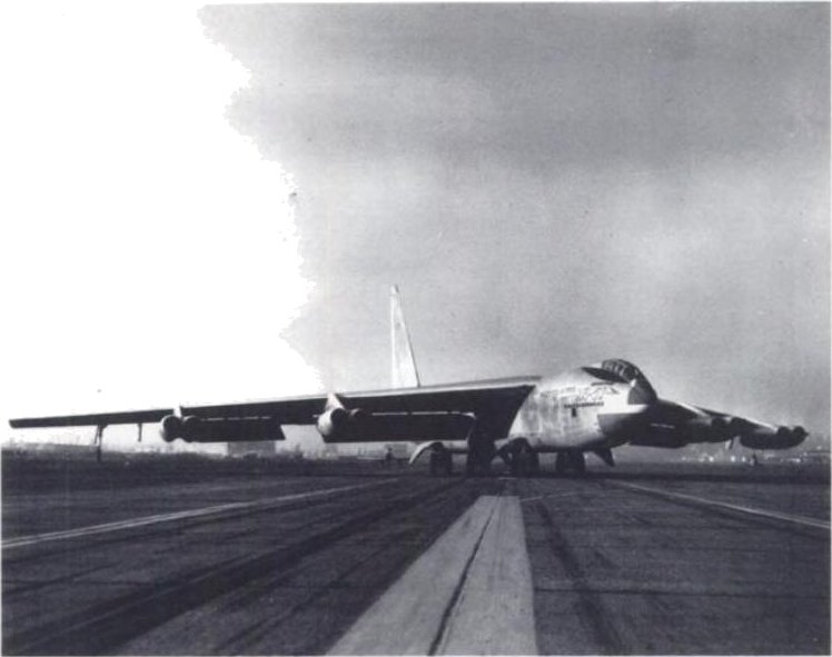 XB-52_crab_landing.jpg