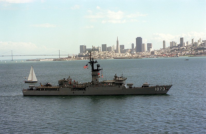 800px-USS_Robert_E._Peary_%28FF-1073%29_San_Francisco.jpg