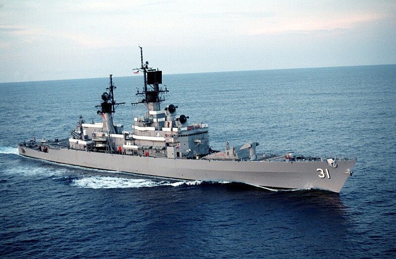 800px-USS_Sterett_%28CG-31%29_underway_on_7_September_1990_%286452265%29.jpg