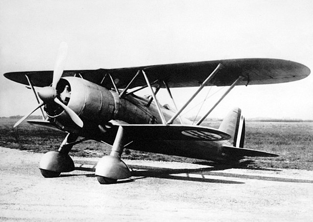 640px-Fiat_CR_42_Falco_fighter_parked.jpg