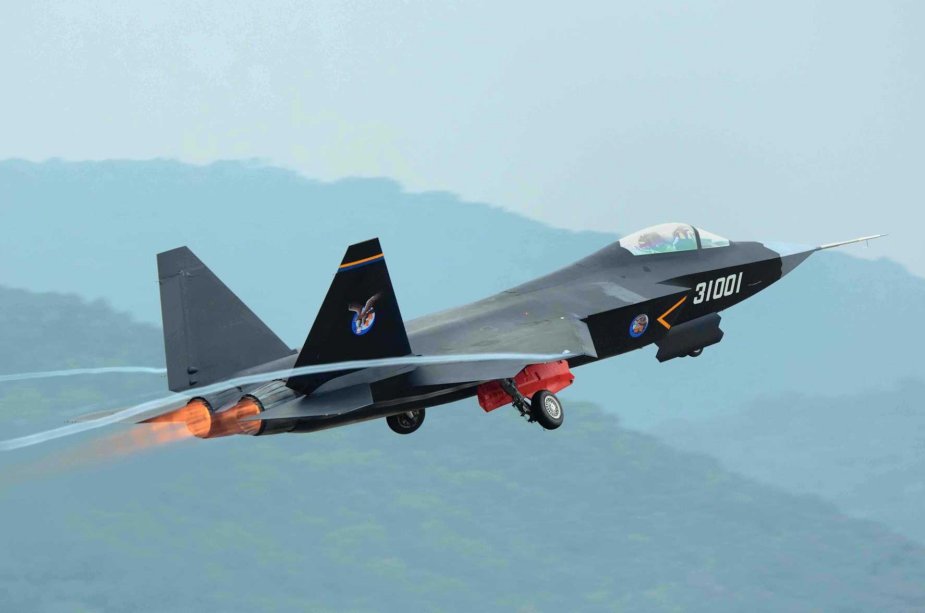 Chinese_FC-31_Stealth_Fighter_to_possibly_enter_service_in_the_PLA_Navy_925_001.jpg